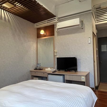 Xiu Shui Hotel Юйчі Екстер'єр фото