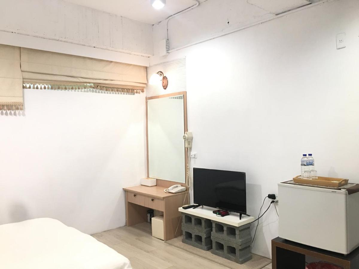 Xiu Shui Hotel Юйчі Екстер'єр фото