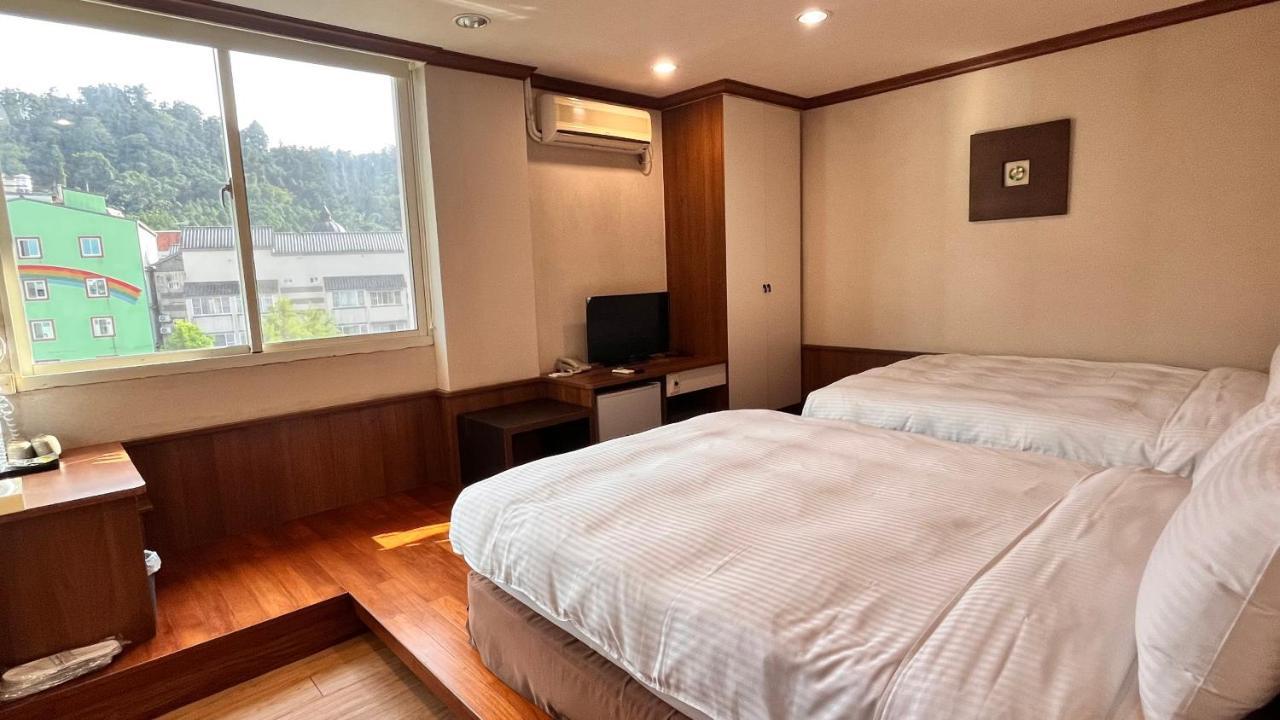 Xiu Shui Hotel Юйчі Екстер'єр фото