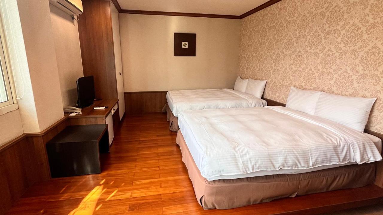 Xiu Shui Hotel Юйчі Екстер'єр фото