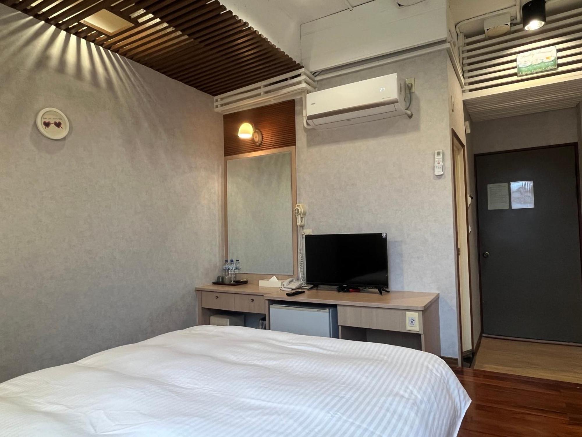 Xiu Shui Hotel Юйчі Екстер'єр фото